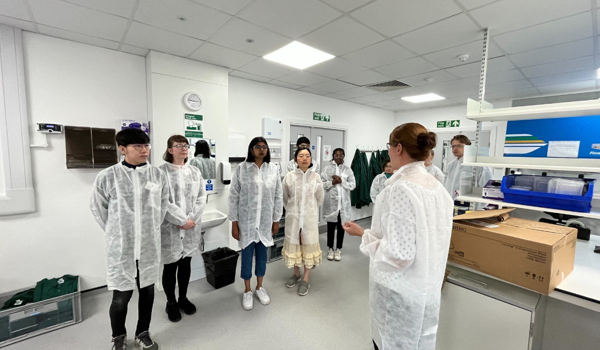 Lucy's STEMM students during lab visit