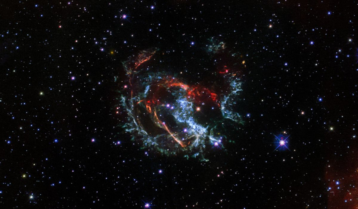 Supernova blast pillars