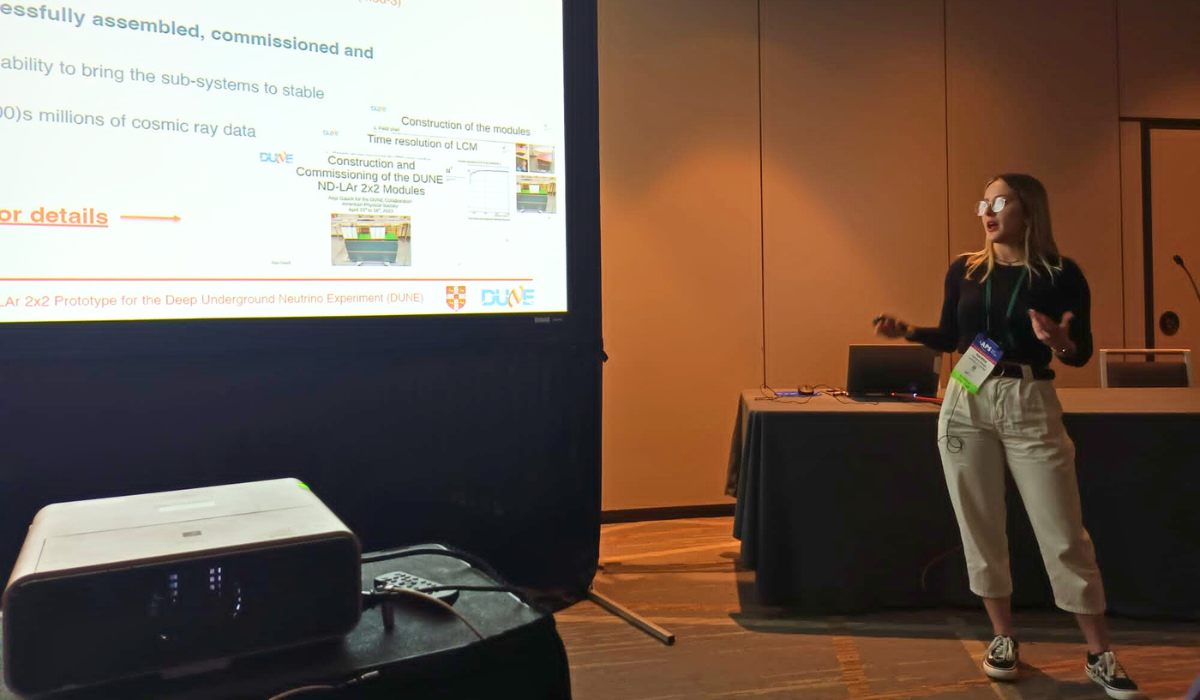 Karolina Wresilo presenting at the American Physical Society Meeting 2023