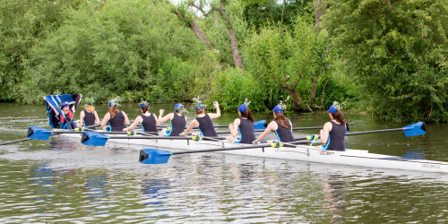 Lucy Cavendish rowers at the bumps