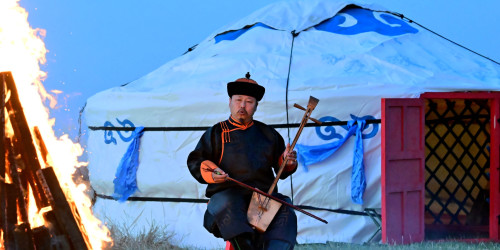 Jingang playing