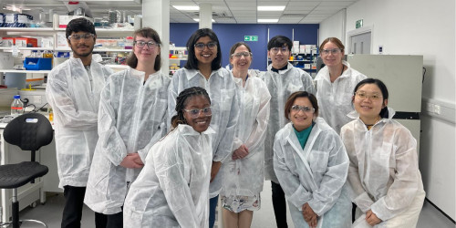 Lucy's STEMM students during lab visit