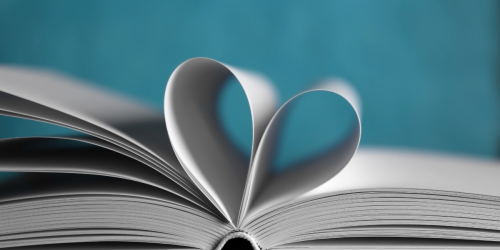 Book with central pages in heart shape